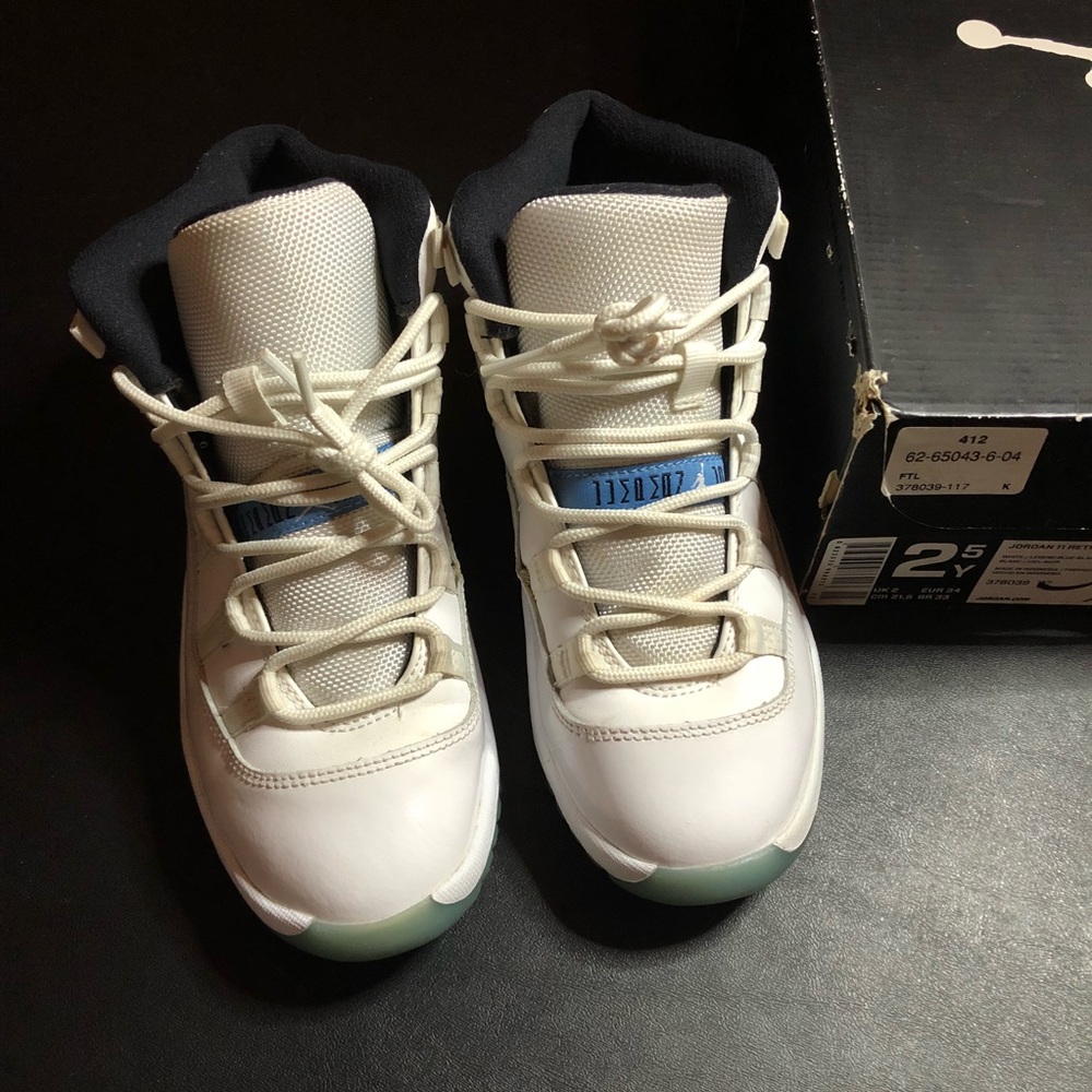 AIR JORDAN 11 RETRO BP WHITE SZ 2.5